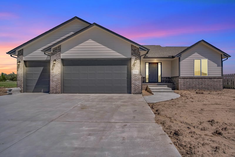 1316 Main St, Halstead, KS 67056