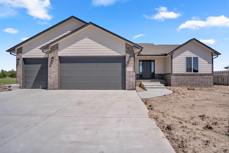 1316 Main St, Halstead, KS 67056