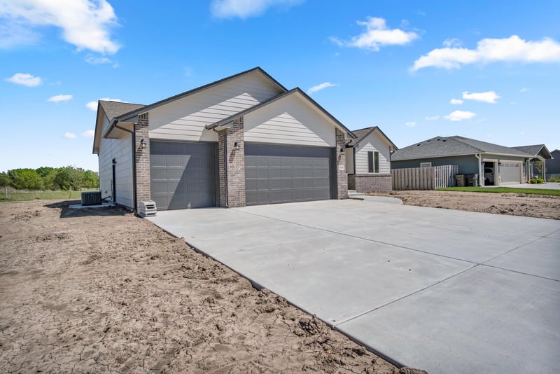 1316 Main St, Halstead, KS 67056