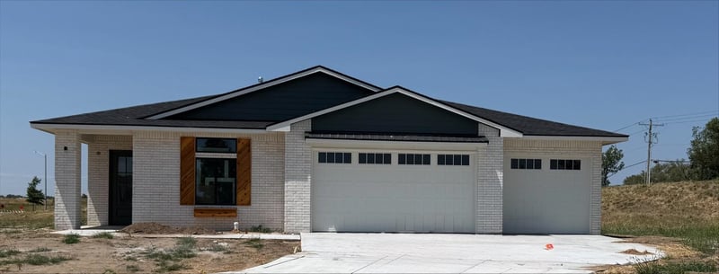 8342 Waterway Ct, Maize, KS 67101