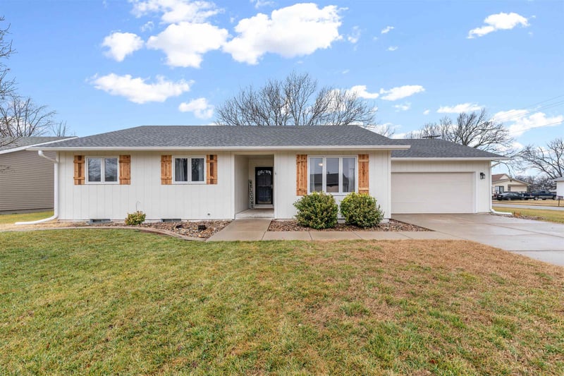 502 S Cherry St, Lindsborg, KS 67456
