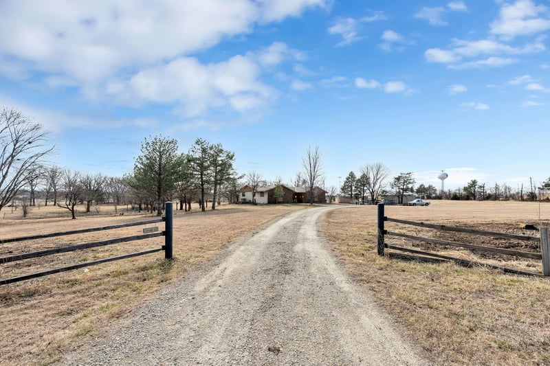 1231 E Kechi Rd, Towanda, KS 67144