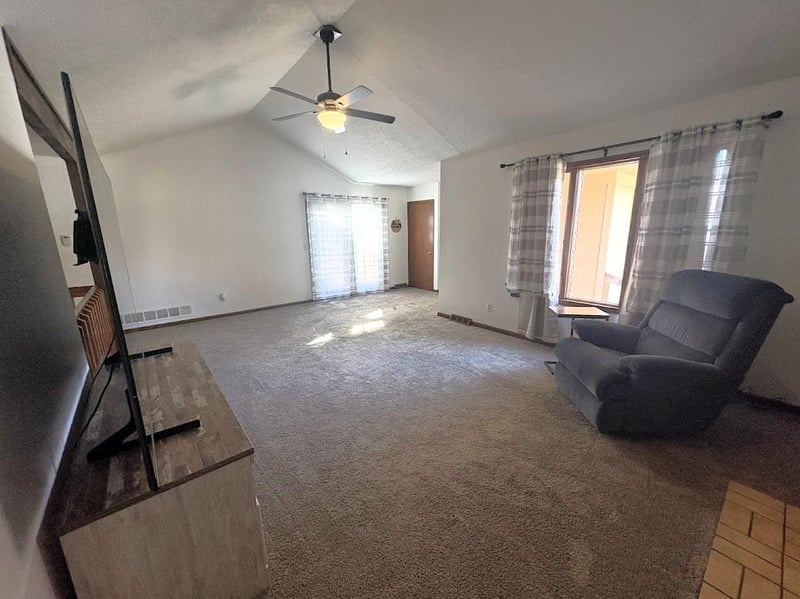 1007 Burr Oak Ln, Salina, KS 67401