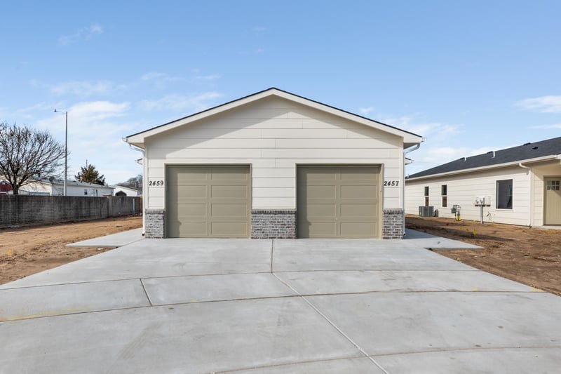 2453 Macarthur Ct, Wichita, KS 67217