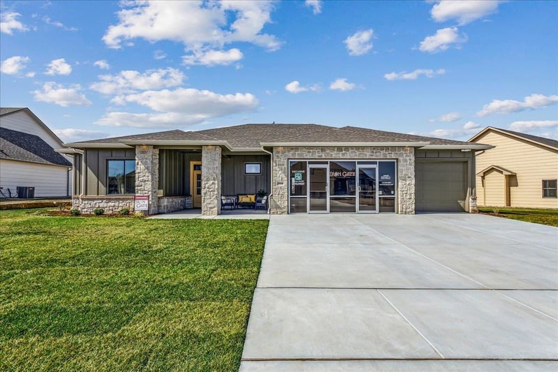 5918 E Forbes Ct, Bel Aire, KS 67220