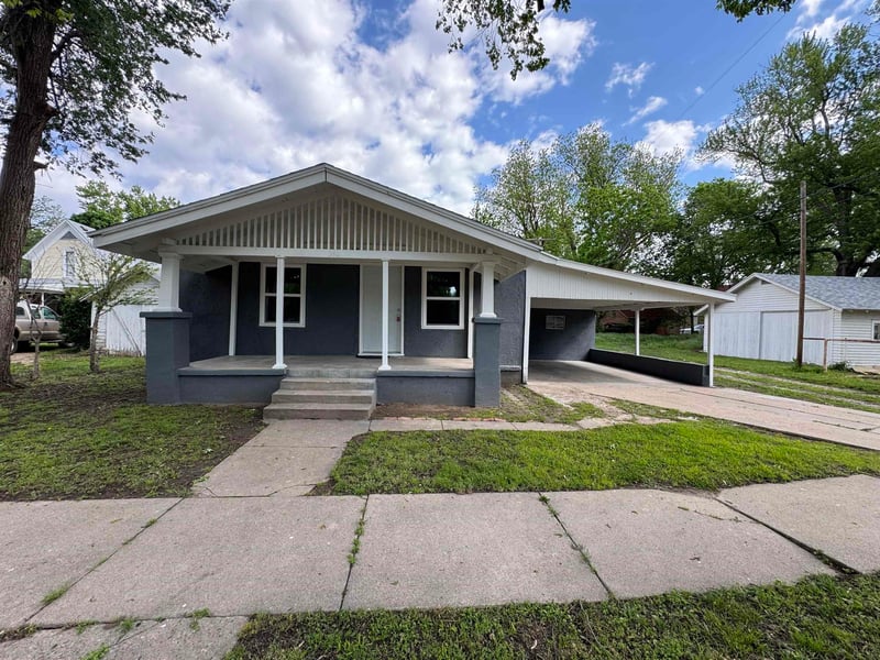 210 Quincy Ave, Arkansas City, KS 67005