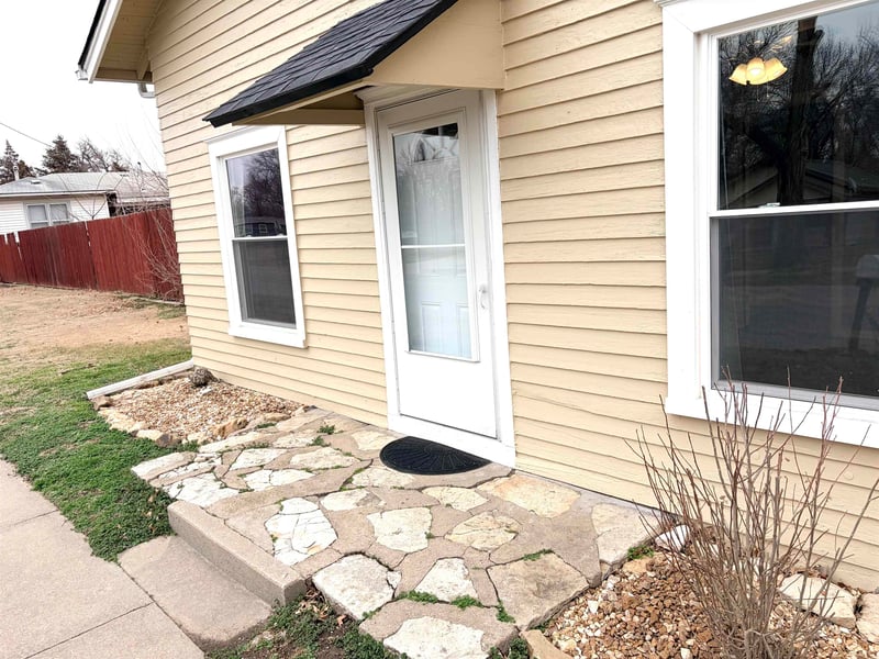 506 N Madison Ave, Sedgwick, KS 67135