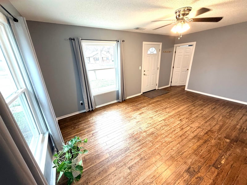 506 N Madison Ave, Sedgwick, KS 67135