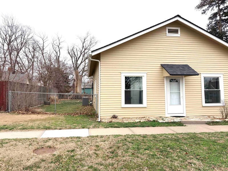506 N Madison Ave, Sedgwick, KS 67135