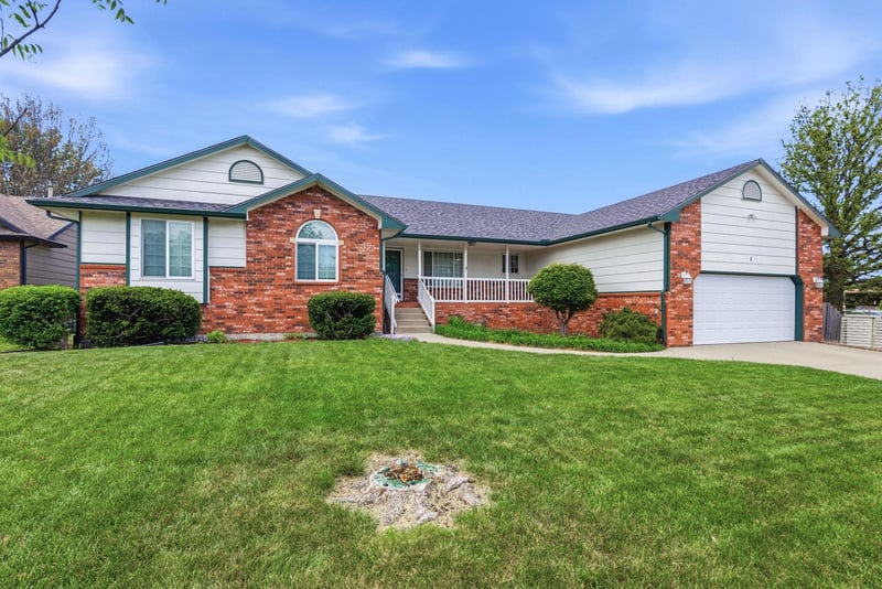 1 N Valley Oaks Ct, Valley Center, KS 67147