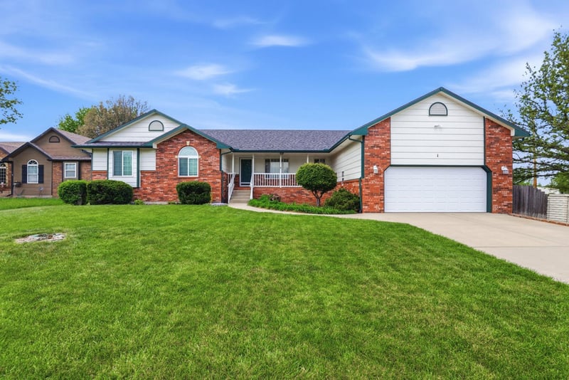 1 N Valley Oaks Ct, Valley Center, KS 67147