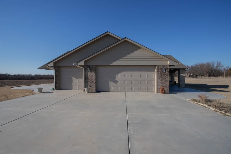 13181 75th Rd, Winfield, KS 67156