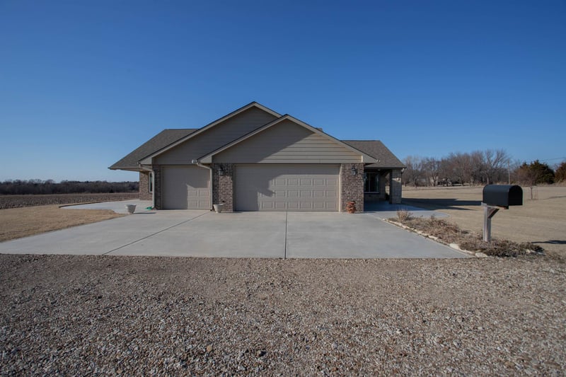 13181 75th Rd, Winfield, KS 67156
