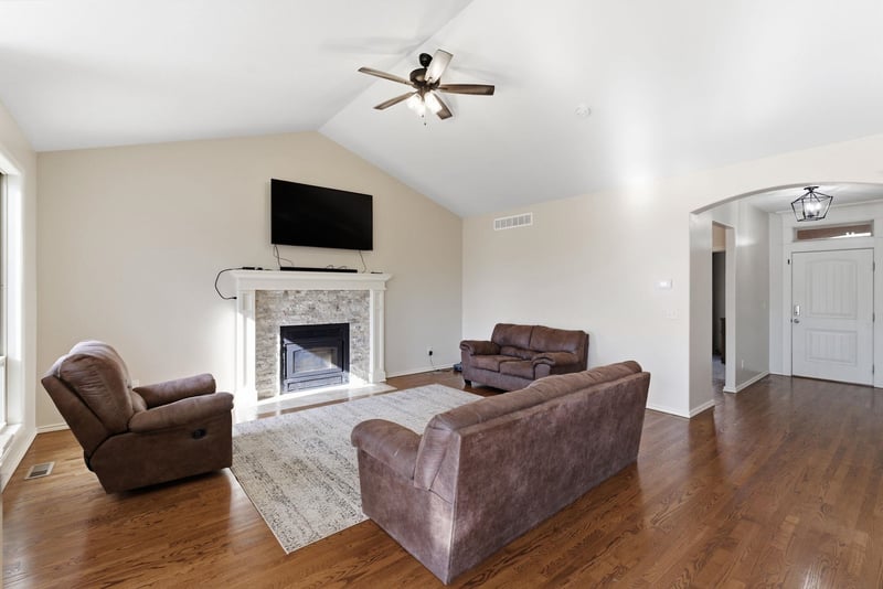 1233 E Bearhill Cir, Park City, KS 67147