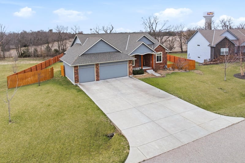 1233 E Bearhill Cir, Park City, KS 67147