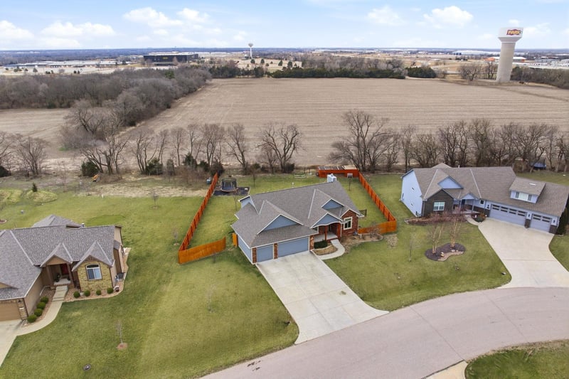 1233 E Bearhill Cir, Park City, KS 67147