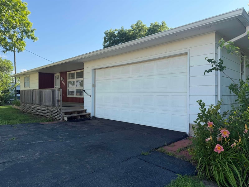 111 Jefferson St, Eureka, KS 67045