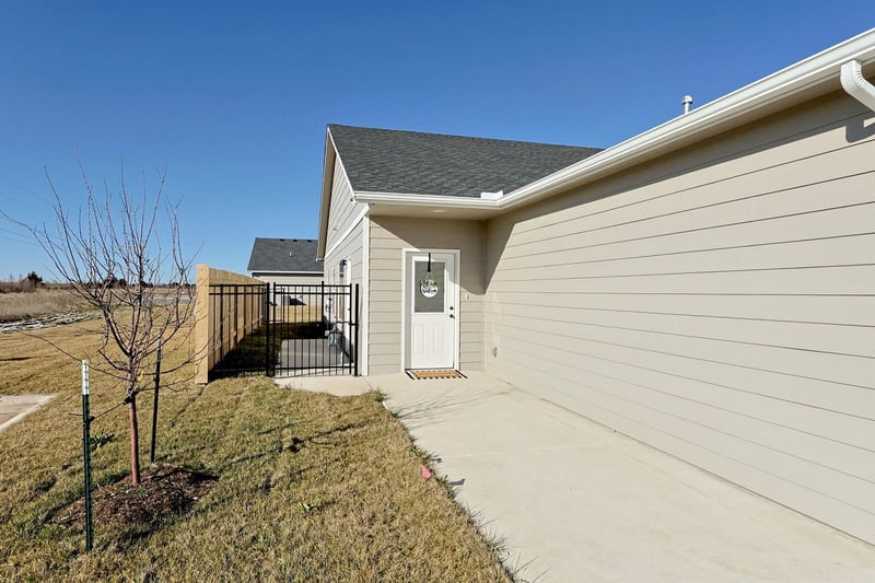 3821-3823 Bluelake Ct, Wichita, KS 67215