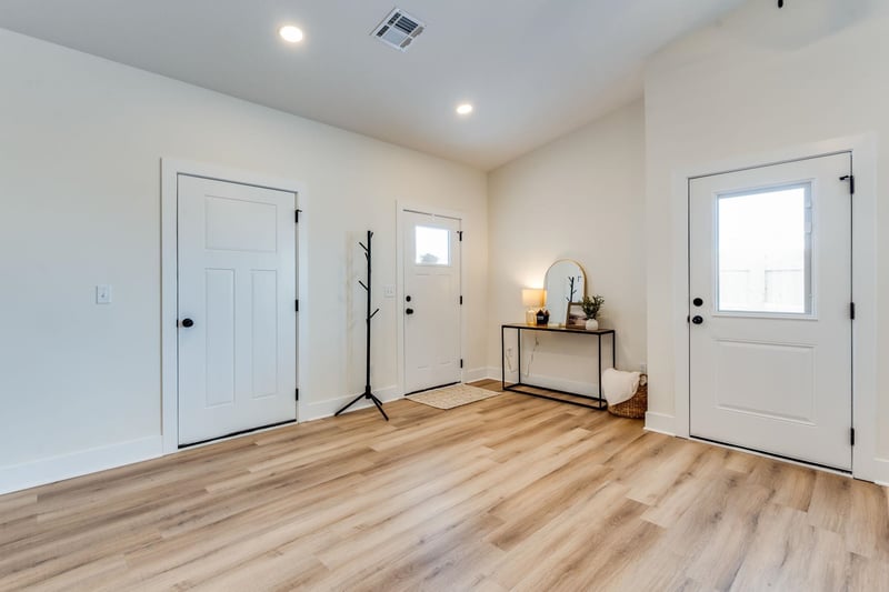 5706 E Bristol St, Bel Aire, KS 67220