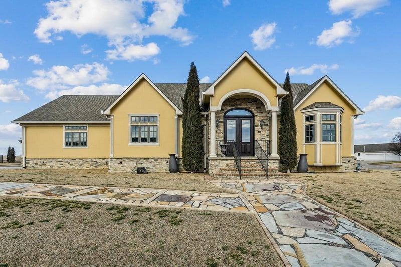 6906 Summerside Ct, Bel Aire, KS 67226