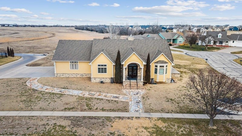 6906 Summerside Ct, Bel Aire, KS 67226