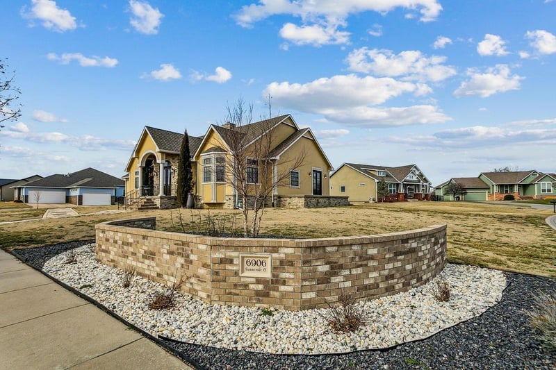 6906 Summerside Ct, Bel Aire, KS 67226