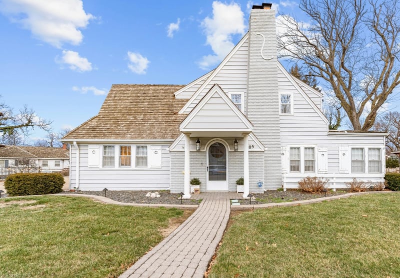 205 Greenway Rd, Salina, KS 67401