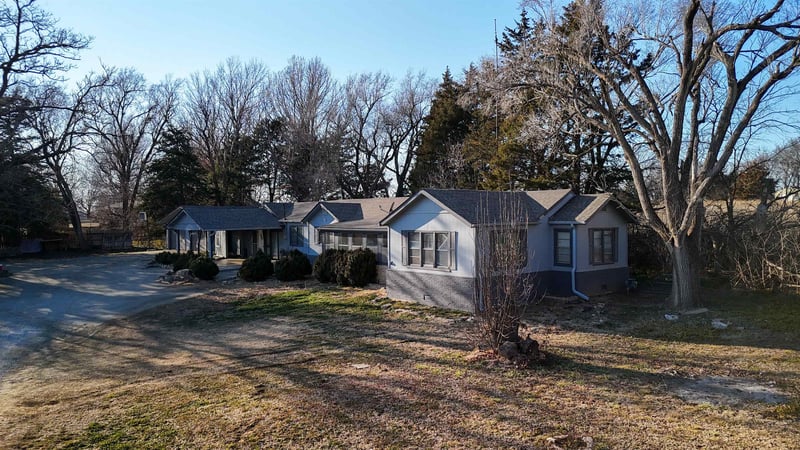 113 Country Club Rd, Arkansas City, KS 67005