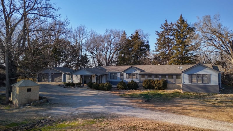 113 Country Club Rd, Arkansas City, KS 67005