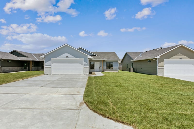 8974 Forbes Cir, Bel Aire, KS 67226