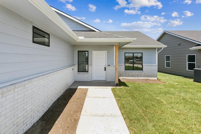 8974 E Forbes Cir, Bel Aire, KS 67226