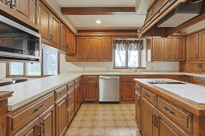 1962 30th , Peabody, KS 66866
