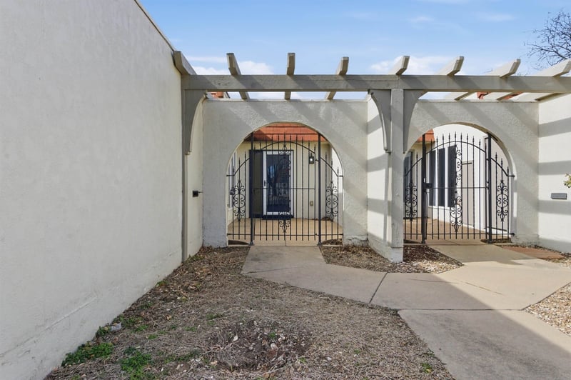45 E Via Roma St, Wichita, KS 67230