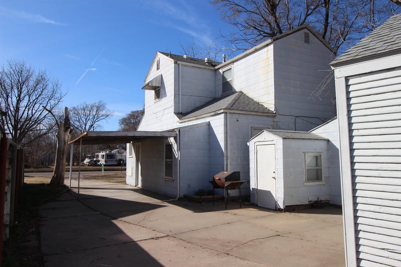 1652 Washington Ave, Wichita, KS 67211-4338
