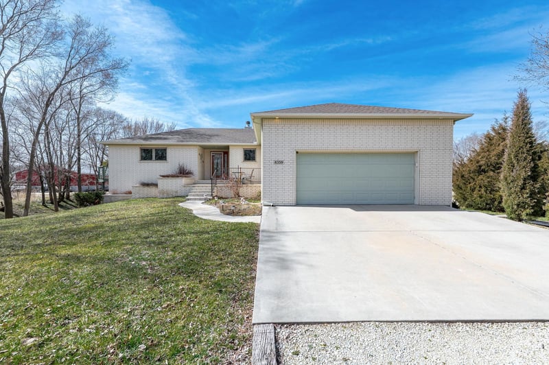 8359 Victoria St, Haysville, KS 67060