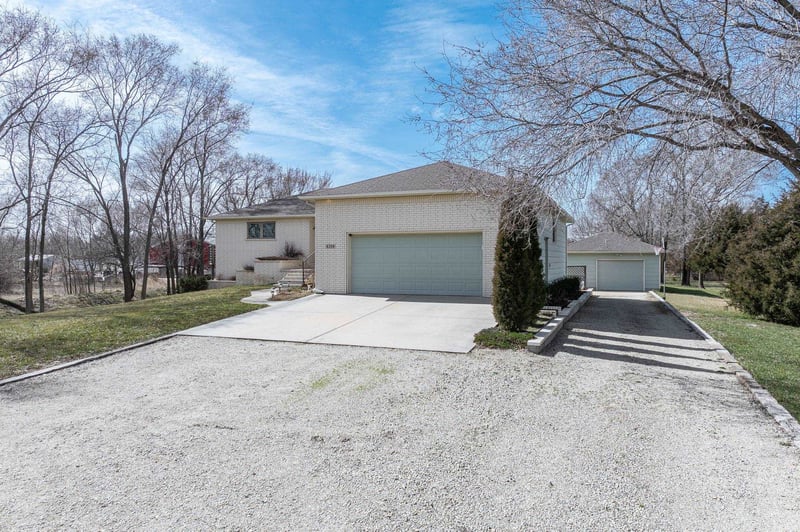 8359 Victoria St, Haysville, KS 67060