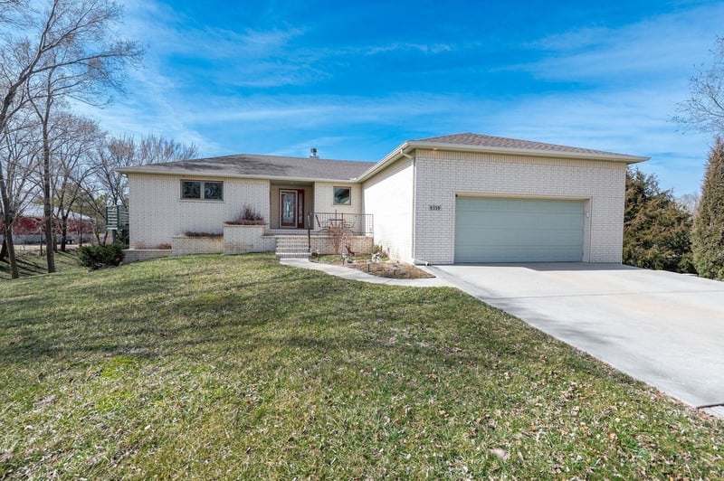 8359 Victoria St, Haysville, KS 67060