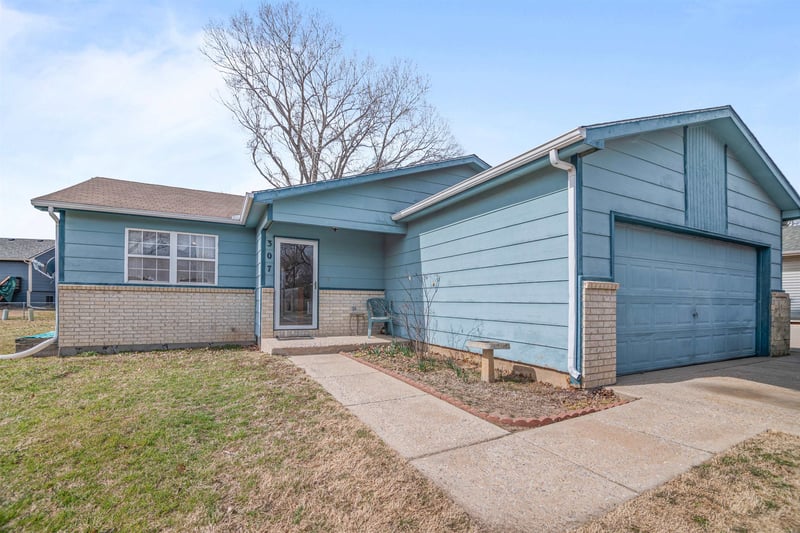 307 Sioux St, Kechi, KS 67067