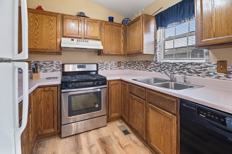 307 Sioux St, Kechi, KS 67067