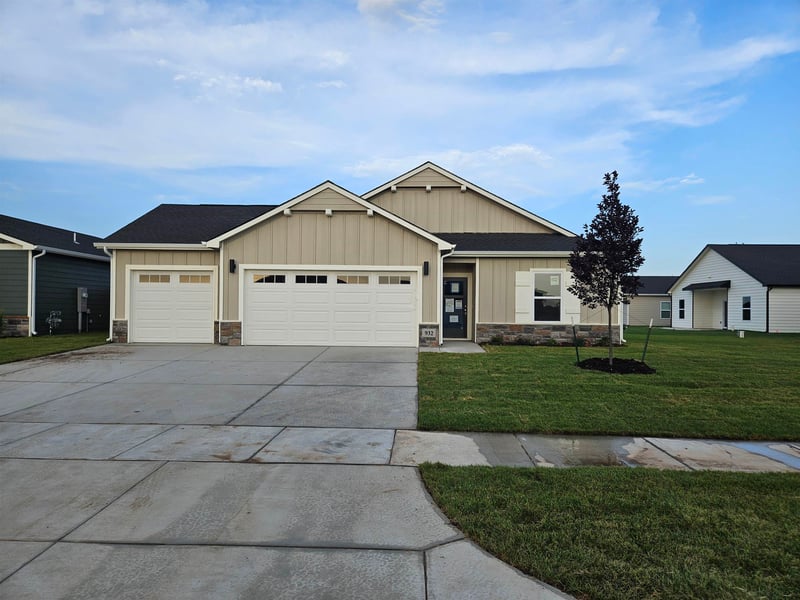932 N Forestview St, Wichita, KS 67235