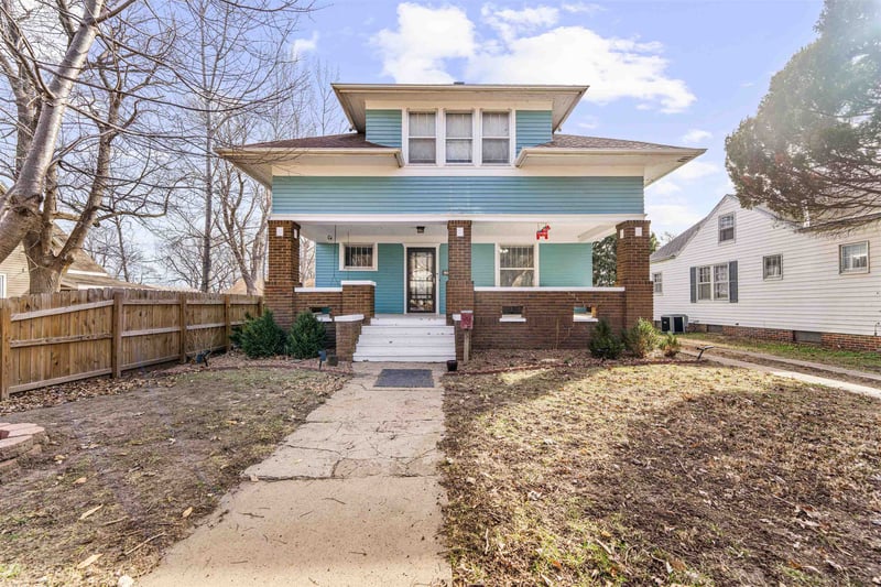 224 N 1st St, Lindsborg, KS 67456