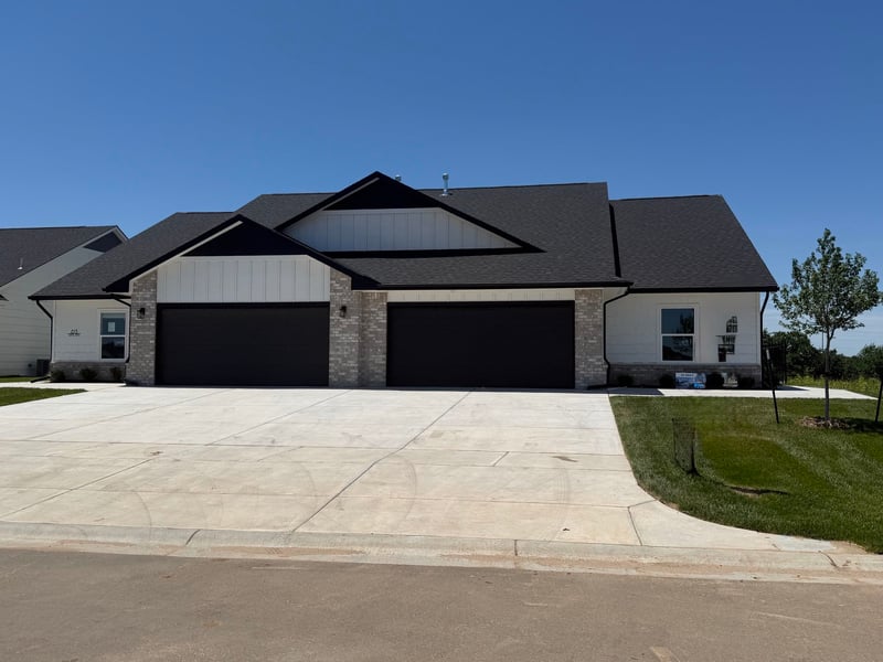 813 Rainbow Lake St, Wichita, KS 67235