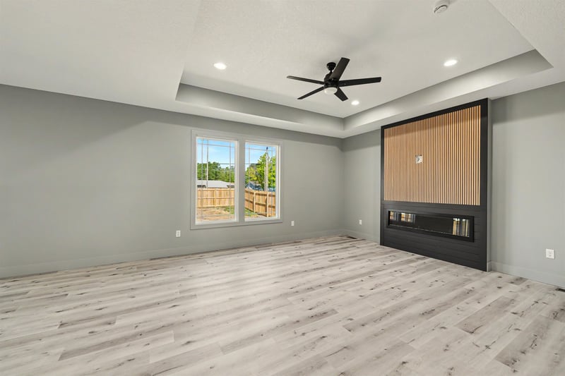 2824 Crystal Lake Dr, Salina, KS 67401