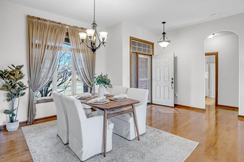 611 Autumn Glen Ct, Newton, KS 67114