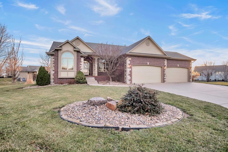 611 Autumn Glen Ct, Newton, KS 67114
