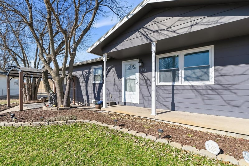 523 Circle Ct, Burrton, KS 67020