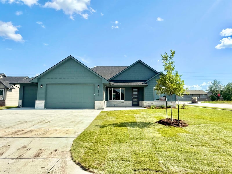 5400 Toben Ct, Bel Aire, KS 67226