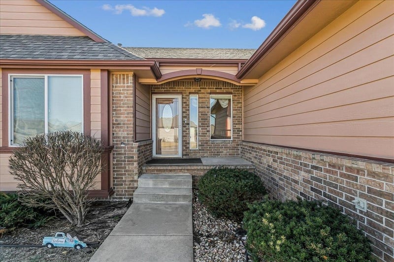 2407 N Flutter Ln, Wichita, KS 67228