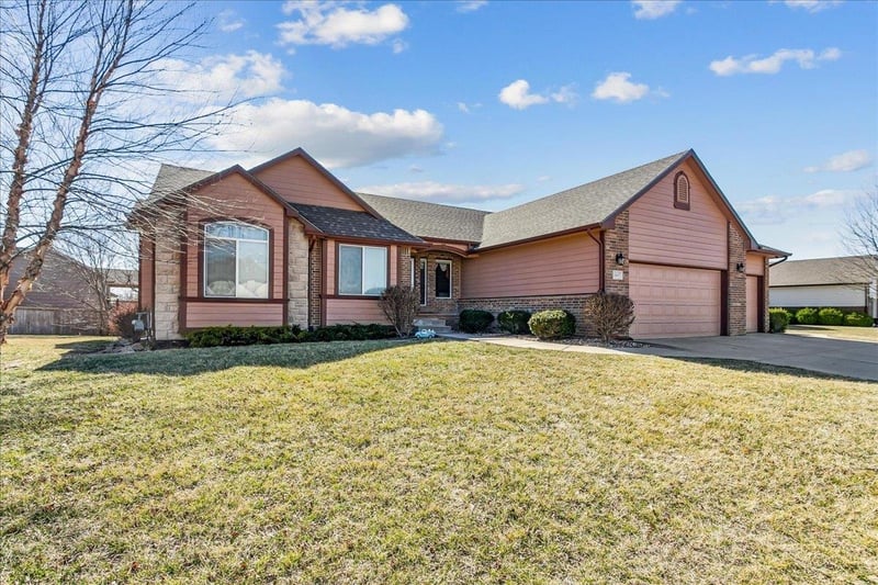 2407 N Flutter Ln, Wichita, KS 67228