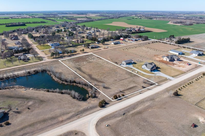 000 Siedl Dr, Garden Plain, KS 67050